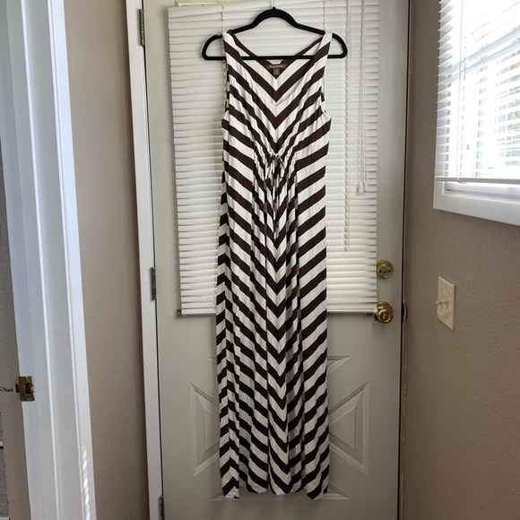 Tommy Bahama Dresses & Skirts - Tommy Bahama brown & cream gathered tie waist long stretchy stripe dress, Sz. L